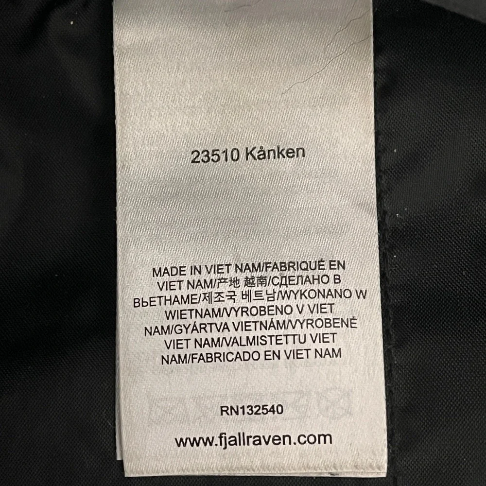 Fjall Raven KÅNKEN Charcoal EVERYDAY OUTDOOR Backpack - Picture 9 of 14